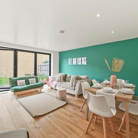 Lovely 4 Bed With Ensuite Free Wifi Off Street Parking In SuttonMorden  エクステリア 写真