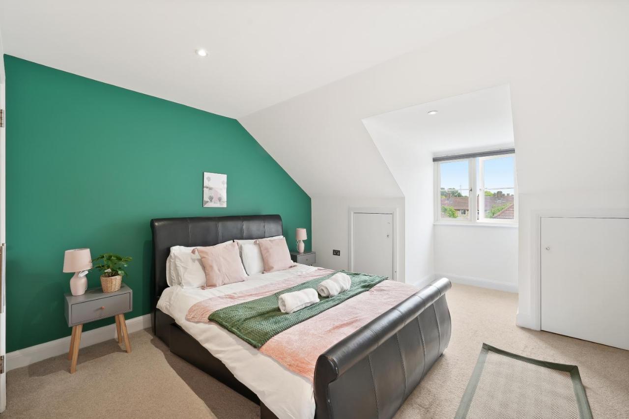 Lovely 4 Bed With Ensuite Free Wifi Off Street Parking In SuttonMorden  エクステリア 写真